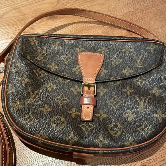 Louis Vuitton Jeune Fille MM - Picture 5 of 16